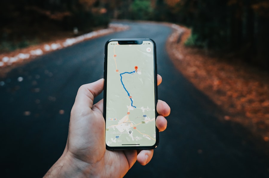 Un téléphone qui affiche une carte de livraison en direct